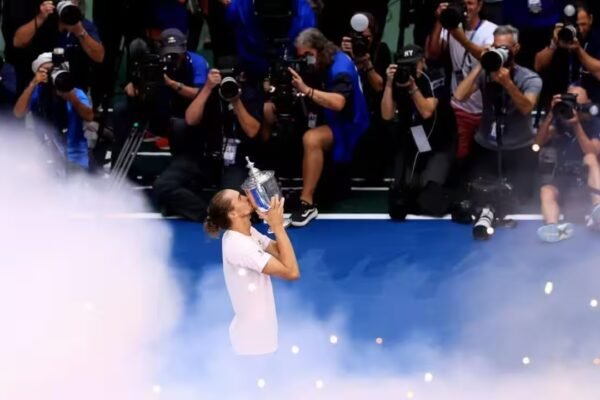 Fury at Flushing Meadows: Outraged Fans Blast Commentator for Dismissive Zverev Slight