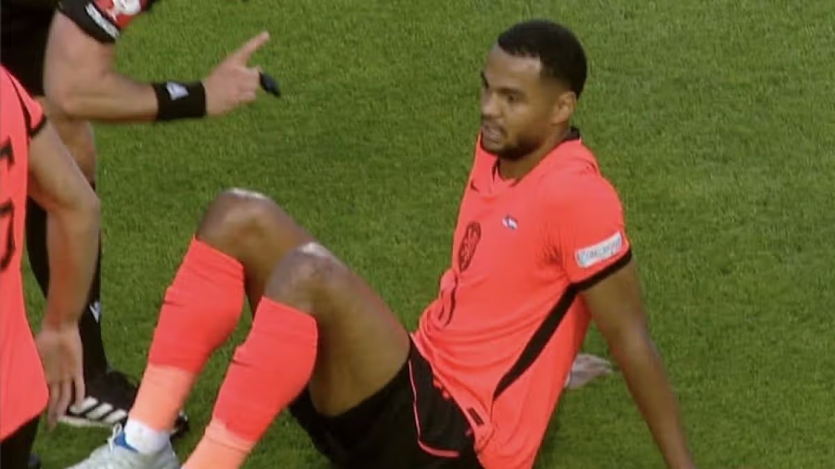 Gakpo Exit Adds to Liverpool’s Growing Injury Crisis After Isak Clash
