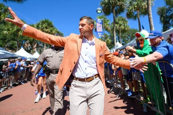 Gators Ascend: Florida Storms into Top 10 After Stunning Ole Miss Upset