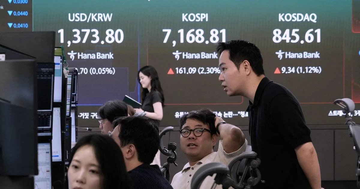 Global Markets Ride Wall Street’s Wake to Fresh Highs