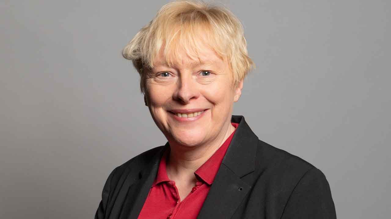 "Havant Thicket Takes Center Stage: Environment Secretary Touts New Reservoir as Key to Drought-Proofing Britain"