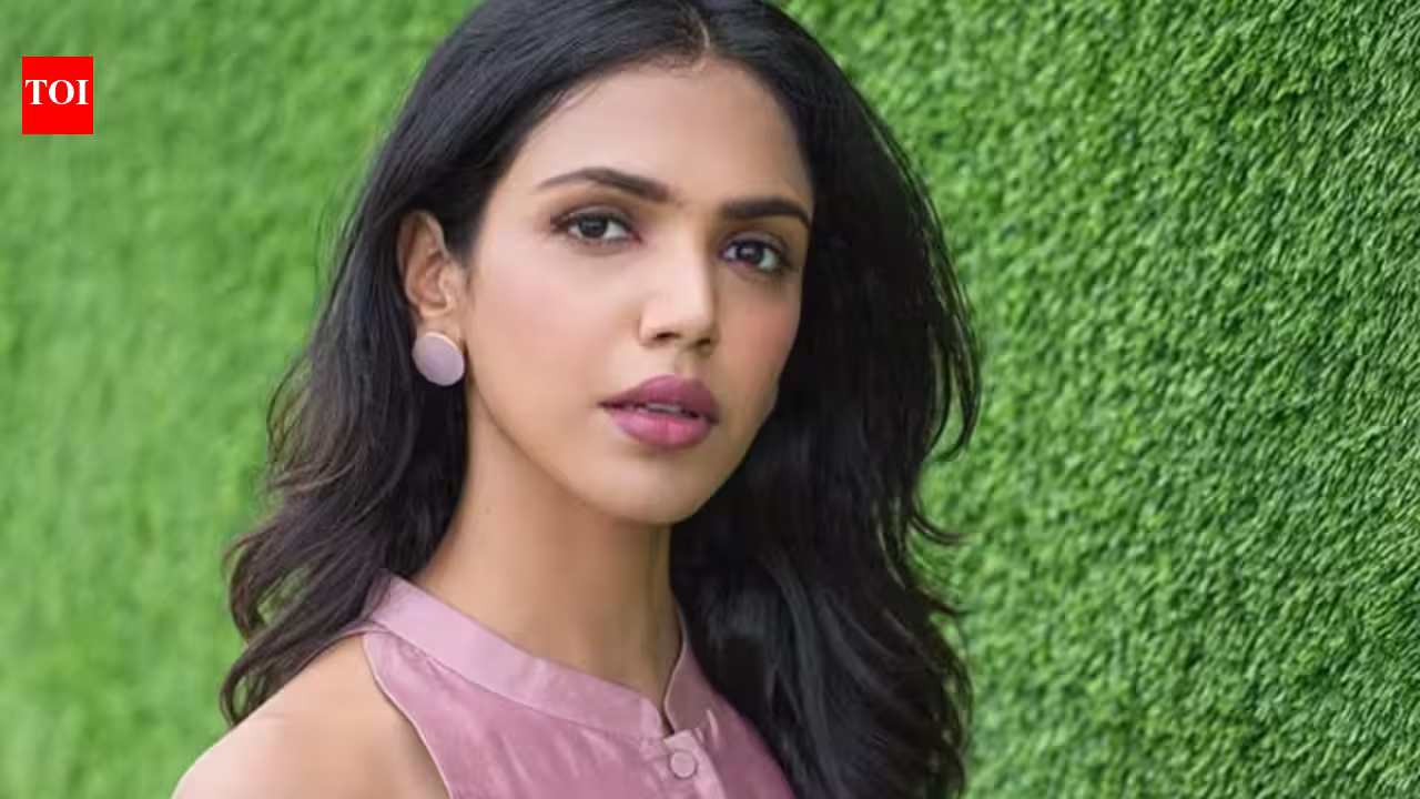 Here is a unique headline for the story:
"Evolution vs. Tradition: Shriya Pilgaonkar Weighs In on Swara Bhasker’s Infamous 'Padmaavat' Controversy"