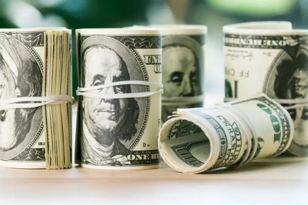 Household Savings Surge: Bank Deposits Hit Unprecedented UAH 1.53 Trillion Peak