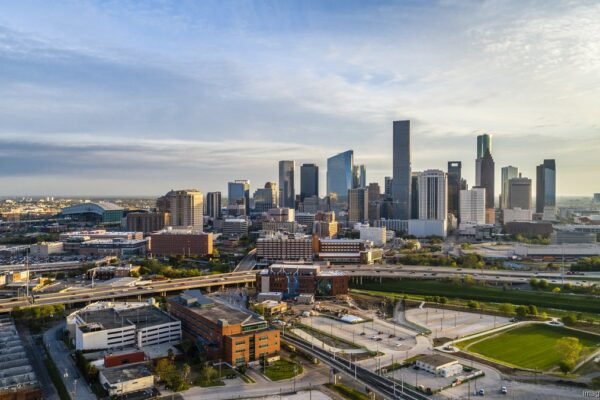 Houston Leads the Pack: Bayou City Rockets to Top of U.S. Job Growth Rankings