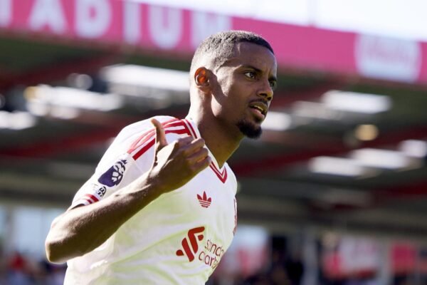 Isak’s Late Heroics Hand Liverpool Vital Win at Bournemouth