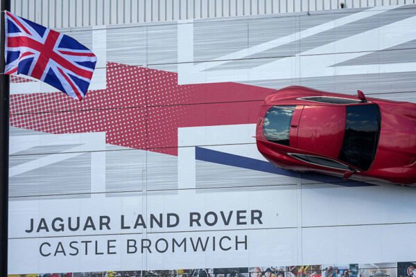 Jaguar Land Rover Accelerates Cost-Cutting Drive with Thousands of Job Cuts