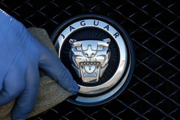 Jaguar Land Rover Slashes 4,000 Jobs in Desperate Pivot to Combat Chinese Dominance