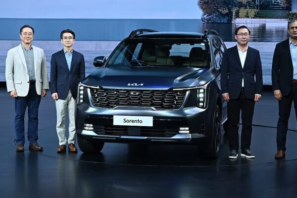 Kia Sorento Hybrid SUV Debuts in India