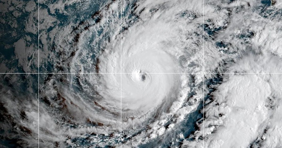Lowell Intensifies: Category 3 Hurricane Barreling Toward Hawaii as Emergency Alerts Sound