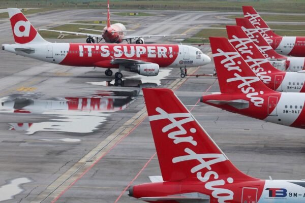 Malaysia Weighs Backup Plans as AirAsia’s Financial Turbulence Sparks Airline Outreach