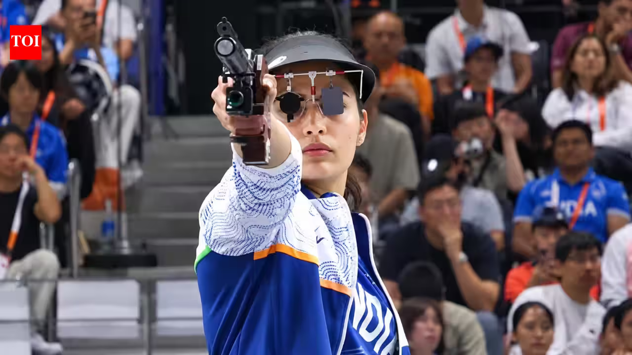 Manu Bhaker Denied Podium Spot in Heartbreaking 10m Air Pistol Finale