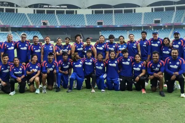 Muzumdar Backs BCCI Stance as India Skips Asia Cup Trophy Ceremony