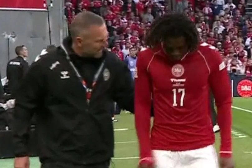 Old Trafford Alarm: United Target Dorgu Faces Fitness Nightmare After Denmark Injury Scare