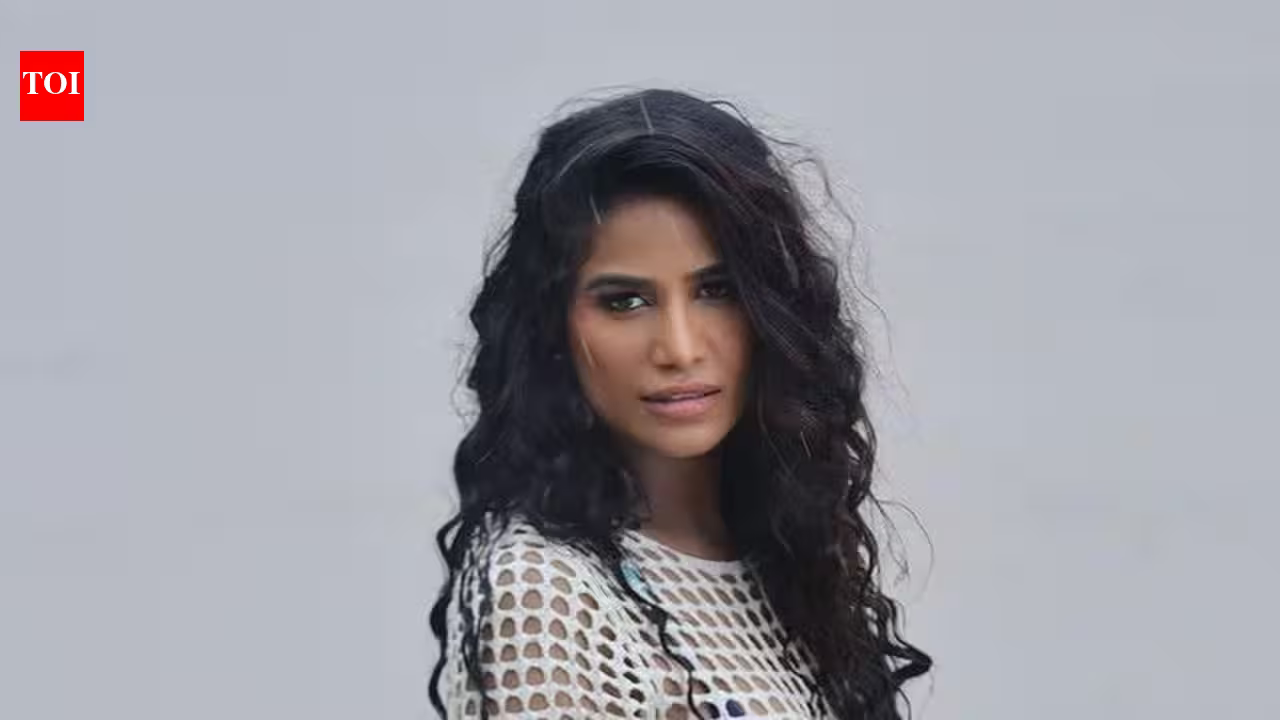 Poonam Pandey Slams Swara Bhasker Over ‘Padmaavat’ Jauhar Criticism: ‘A Very Stupid Thing To Say’