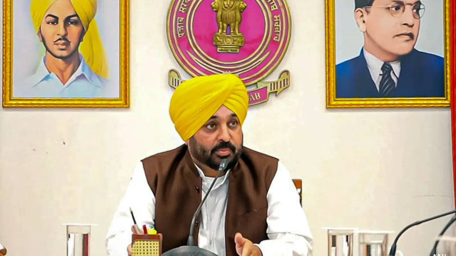 Relief for Lawyer Seeking CBI Probe Into Mann’s Aides