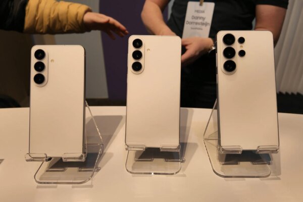 Galaxy S27 Ultra and Pro's dramatic camera redesign appears in leaked case render