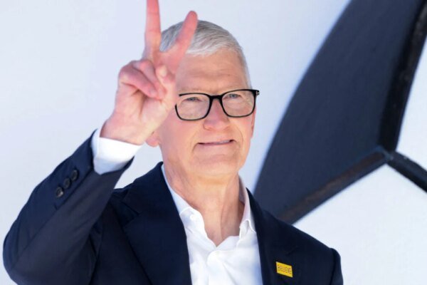 Samsung’s Savage Send-Off: A Parting Jab at Tim Cook’s Legacy