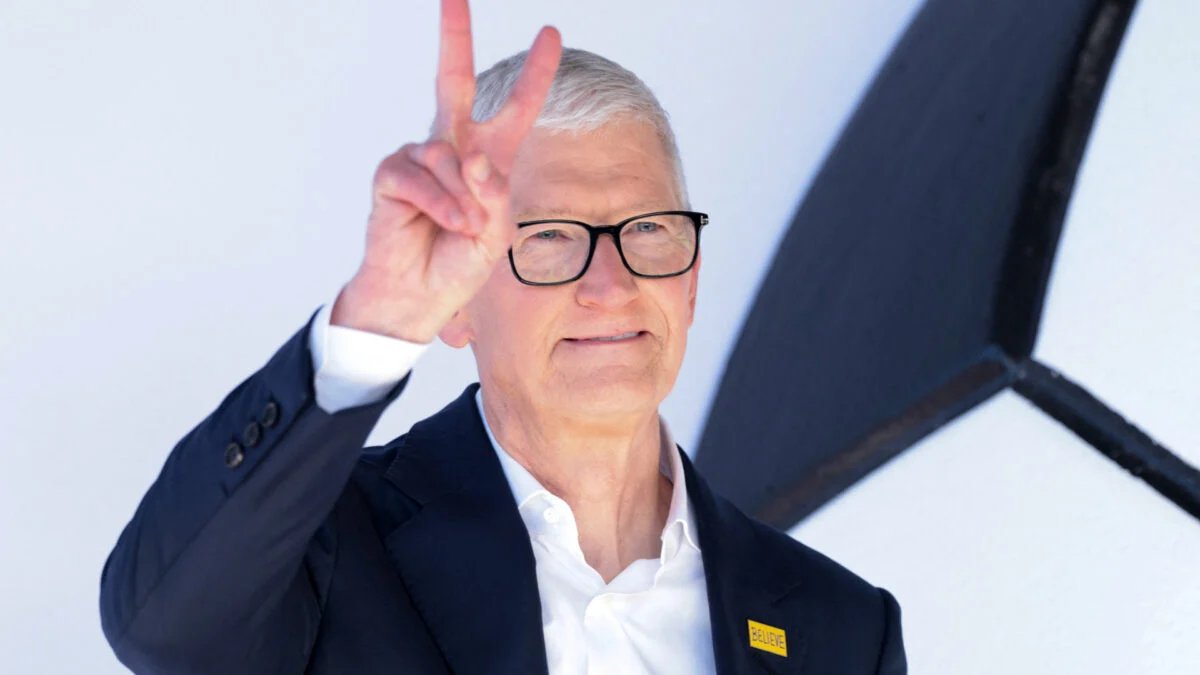 Samsung’s Savage Send-Off: A Parting Jab at Tim Cook’s Legacy