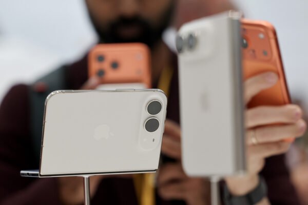 Seamless Sync: How iPhone Handoff Bridges the Gap Between Your Devices