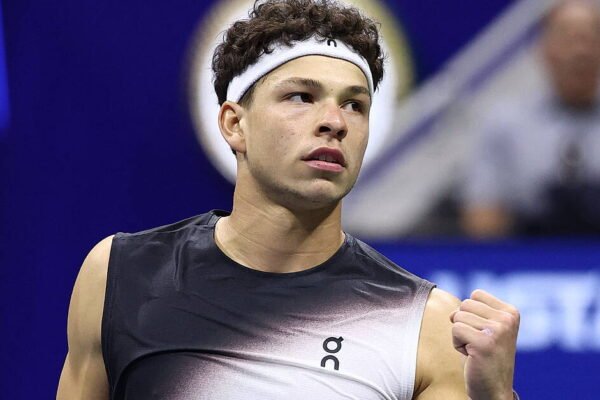 Shelton Shocks the World: Midnight Magic Stuns Alcaraz in Historic US Open Upset