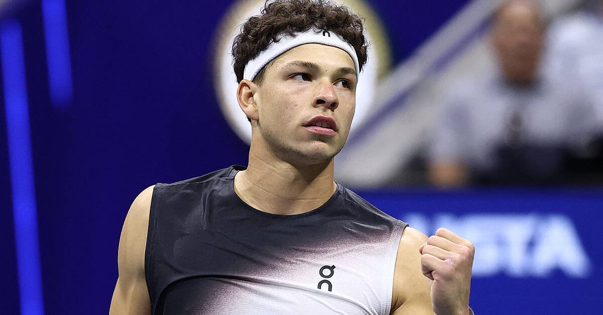 Shelton Shocks the World: Midnight Magic Stuns Alcaraz in Historic US Open Upset