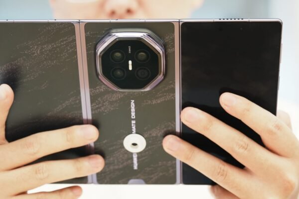 Silicon Giants Pivot: Xiaomi and Huawei Race to Pre-empt Apple’s Foldable Ambition