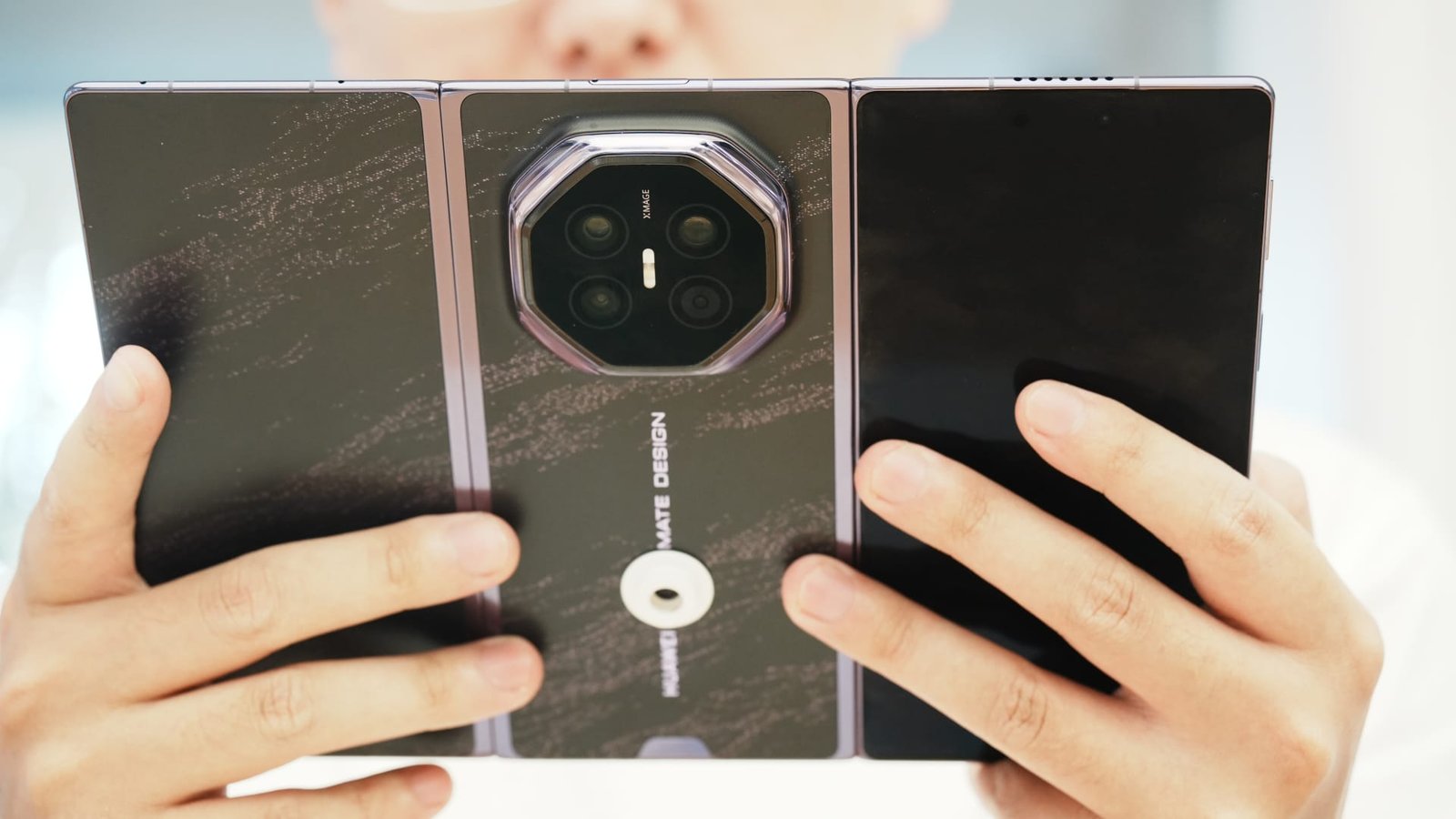 Silicon Giants Pivot: Xiaomi and Huawei Race to Pre-empt Apple’s Foldable Ambition