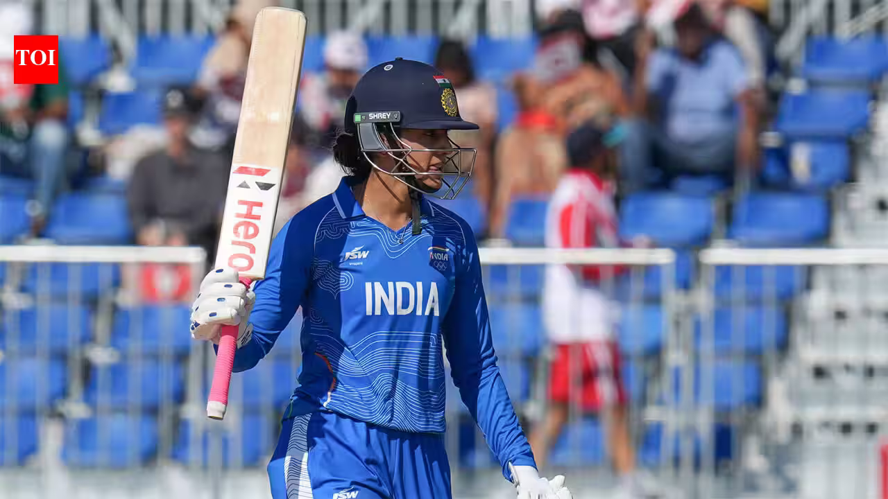 Smriti Mandhana Shatters Records as First Woman to Scale 11,000 International Runs