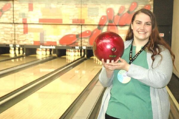 Striking Two Decades: Splitsville Nanaimo Celebrates 20 Years of Ten-Pin Traditions