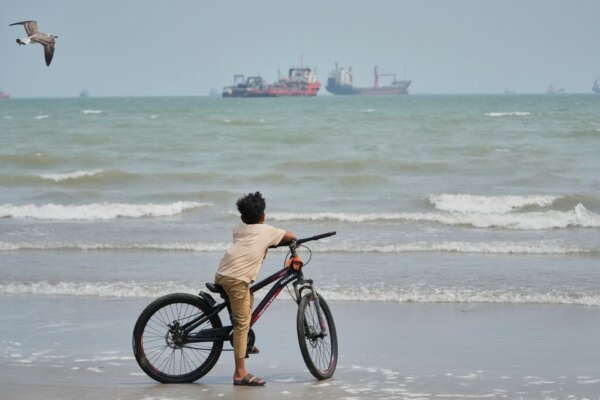 Tehran’s Seven-Day Ultimatum: Iran Maps Path to Reopen Hormuz Amid Rising War Tensions