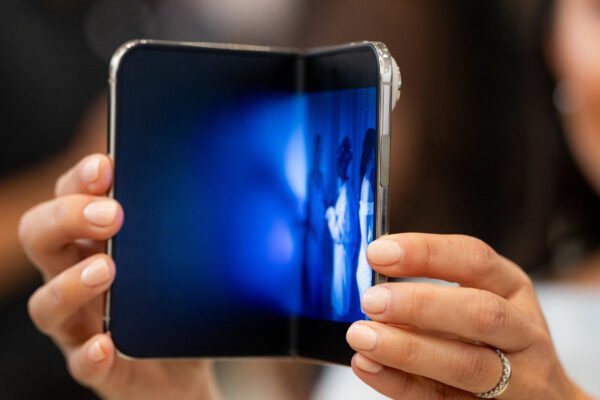 The Foldable Paradox: Why Apple Is Banking on a Category the World Has Rejected