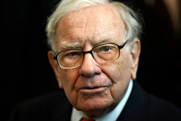The Oracle Signs Off: Warren Buffett Leaves the Helm at Berkshire Hathaway