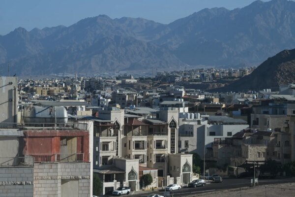 Toxic Cloud Descent: Ammonia Breach in Aqaba Leaves 11 Injured