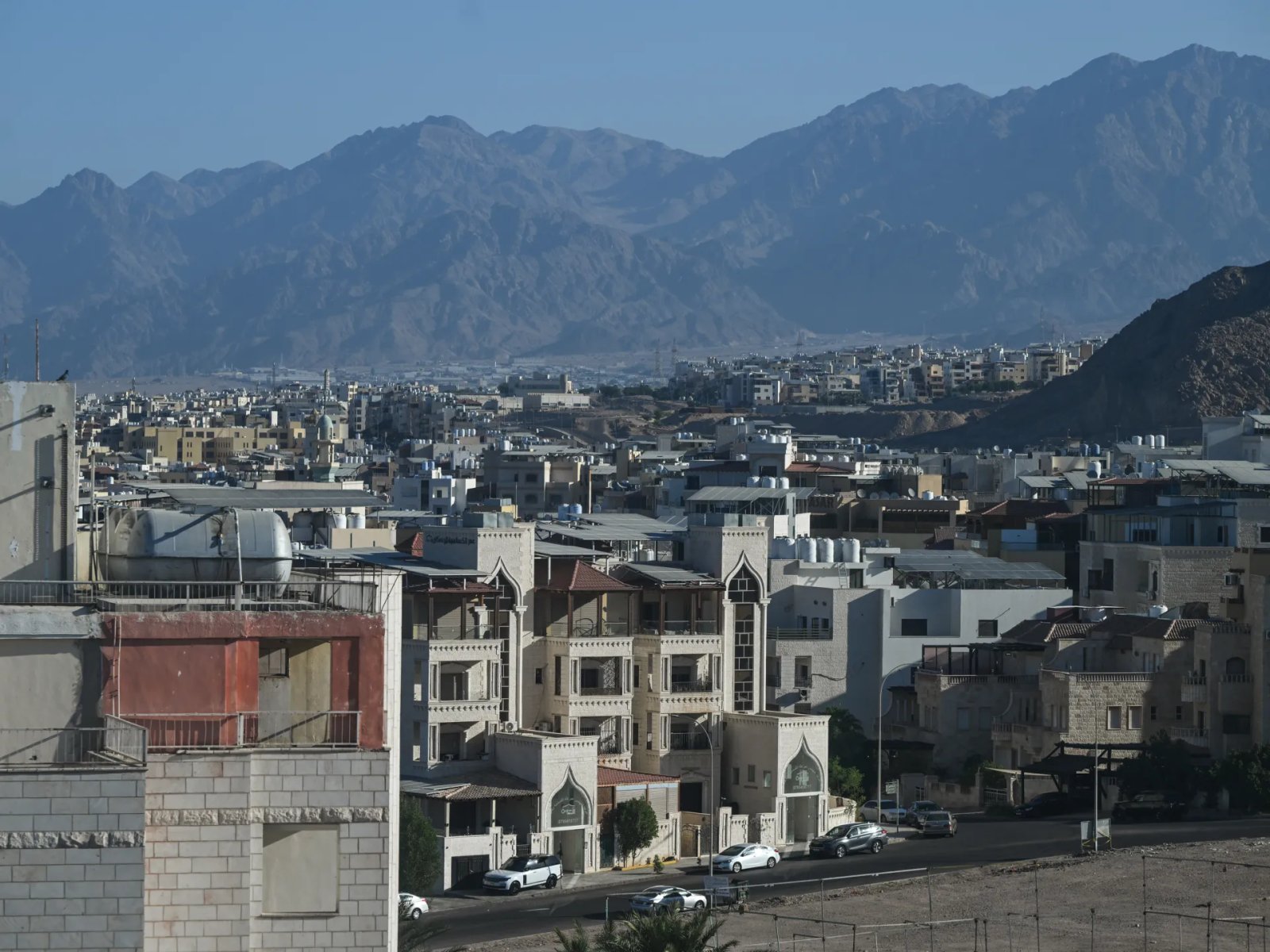 Toxic Cloud Descent: Ammonia Breach in Aqaba Leaves 11 Injured