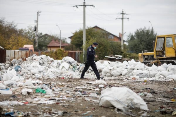 Toxic Smoke Over Bucharest: Minister Demands State of Alert Amid Waste-Burning Crisis