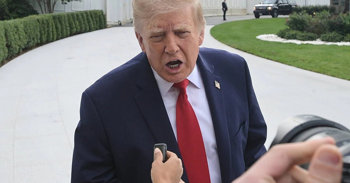 Trump Urges Zelenskyy to Fold as Russian Missiles Claim Ten More Lives