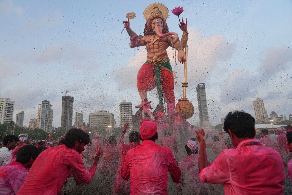 Trunk, Temples, and Tradition: India’s Vibrant Devotion to Ganesha in Focus