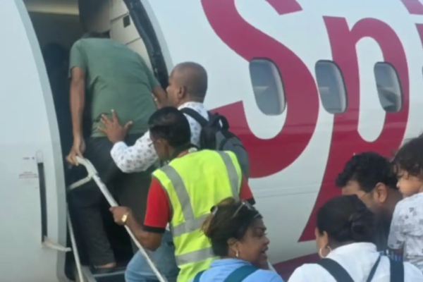 Turbulence in the Cabin: Passengers Fume Over Sweltering SpiceJet Flight as Airline Deflects Blame