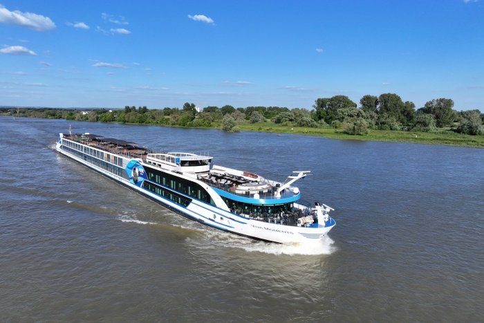 VIVA Cruises Hits the Road: New Coach Transfers Bridge the Gap for Winter Voyages