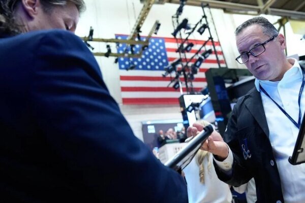 Wall Street Braces for Economic Reality Check as Housing and Job Data Loom