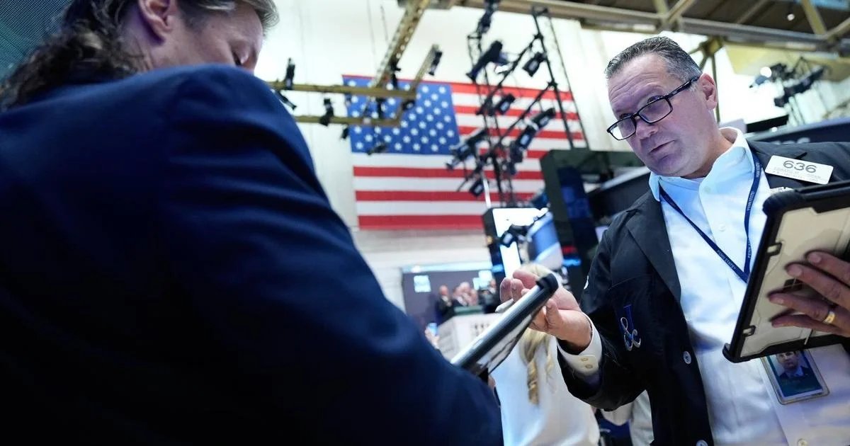 Wall Street Braces for Economic Reality Check as Housing and Job Data Loom