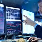 Wall Street Stays the Course as US Indexes Defy Morning Volatility