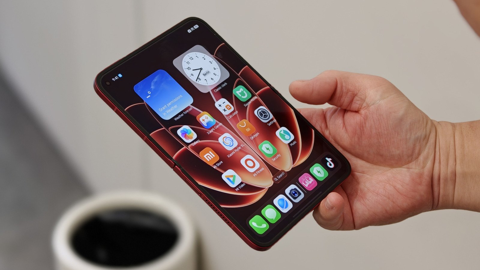 Xiaomi’s 18 Fold: The Bold New Benchmark for the Mid-Size Marvel