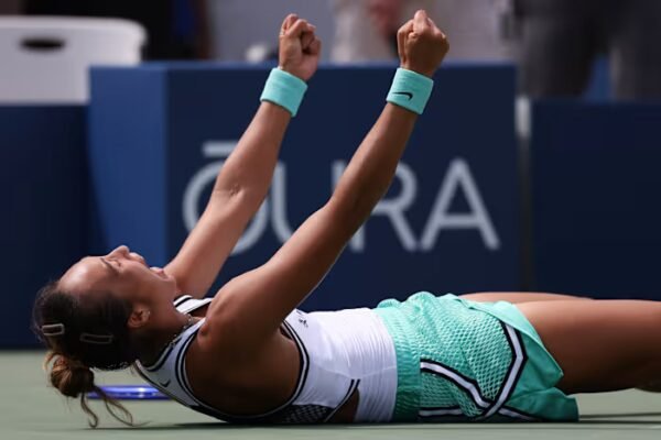 Zheng’s Baseline Brilliance Downs Keys as Anisimova Stumbles in Flushing Meadows Shake-Up