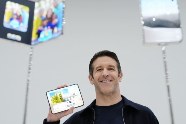 iPhone’s Flexibility Meets Bond Market Rigidity: A Wall Street Stress Test