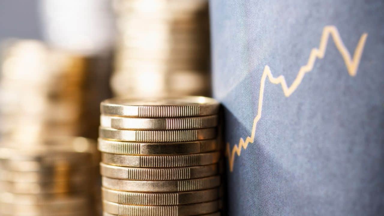 House prices stagnate but hope for interest rate relief
