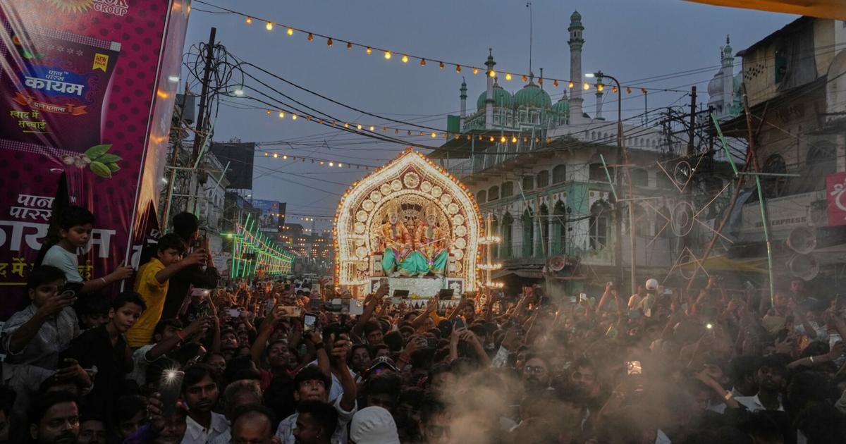 Vibrant Devotion: India’s Sacred Festivals Ignite a Global Spectacle of Faith
