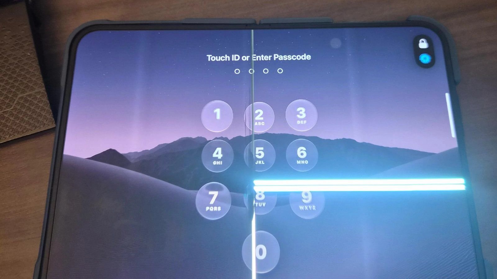 Apple Acknowledges Critical Display Flaw Plaguing Latest iPhone Duo