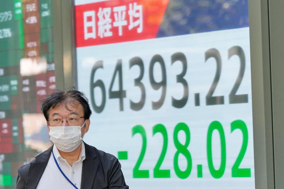 Asia Cools as Wall Street’s Profit-Fueled Surge Loses Momentum