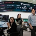 Asian Markets Retreat as Wall Street Slump and Oil Slide Fuel Investor Anxiety
